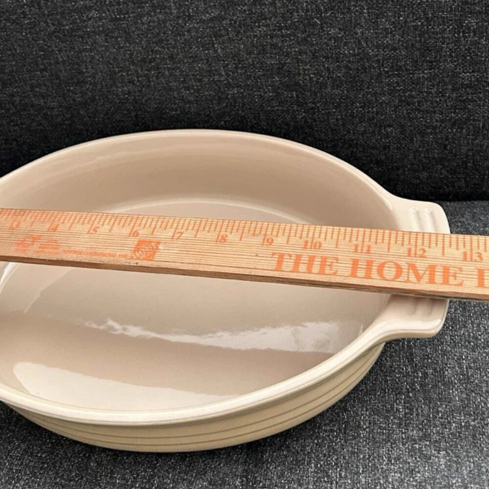 Le Creuset Stoneware Pink Oval Baking Dish 13" x 9" - Picture 3 of 8